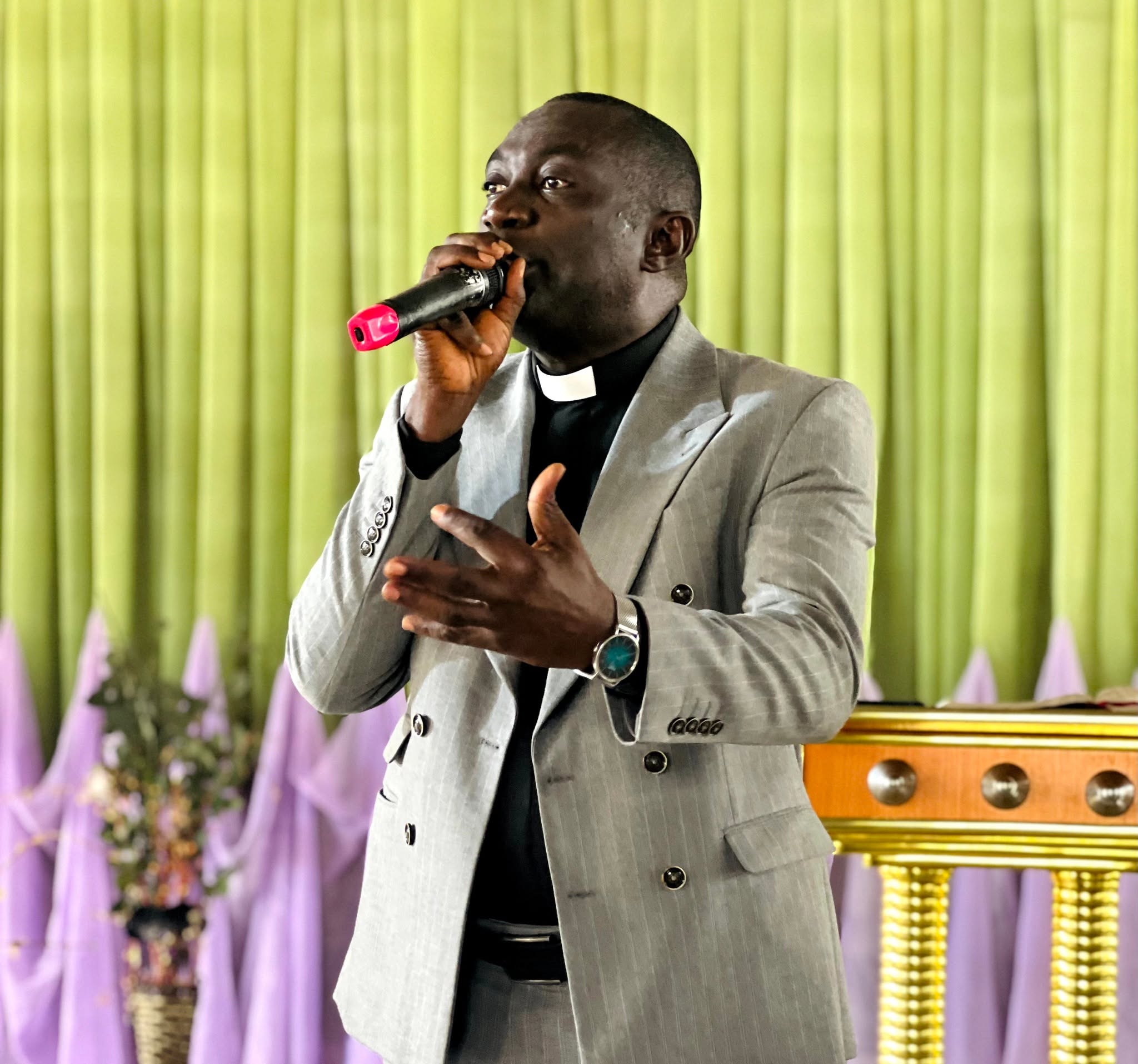 The Venerable Freeborn A. Onokpite preaching